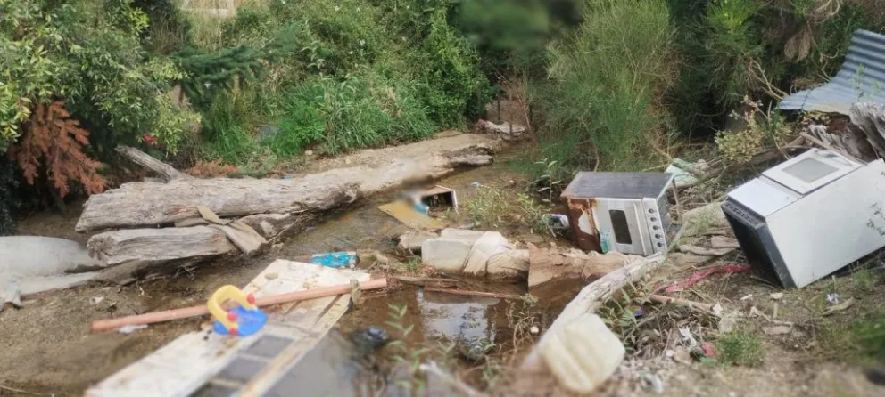 Avanzan las tareas de limpieza en los cauces de arroyos en la localidad