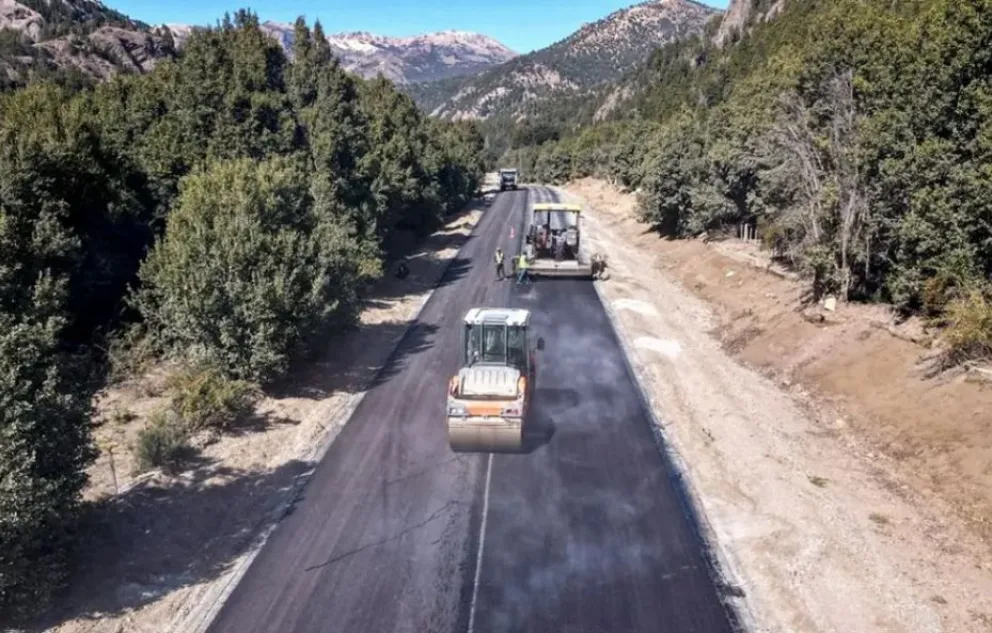 Antes de la veda, terminarán otros 4 kilómetros de asfalto en Villa Traful