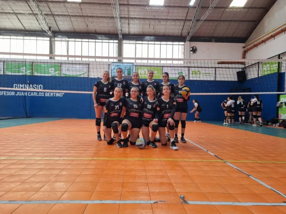 El voley de Carpinteros del Sur debutó con un equipo juvenil en la primera de la liga barilochense
