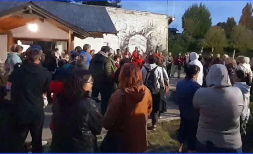Docentes de la Casa de la Cultura visibilizan su precarización laboral ante padres y vecinos