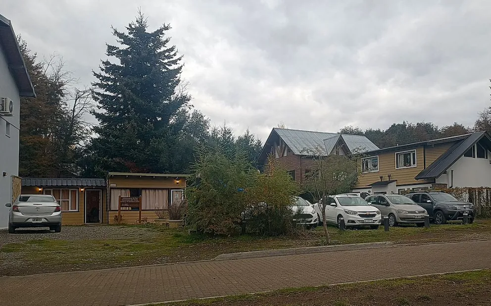 El mismo hombre que robó en el Juzgado también saqueó una agencia de autos y quedó filmado (Imágenes)