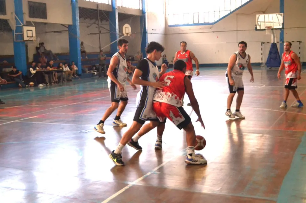 Carpinteros del Sur cayó ante Dina Huapi en un vibrante encuentro 