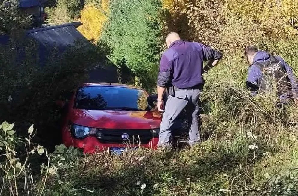 Denunció robo de su auto, pero estaba ebrio y no recordaba dónde lo había dejado: apareció en un barranco