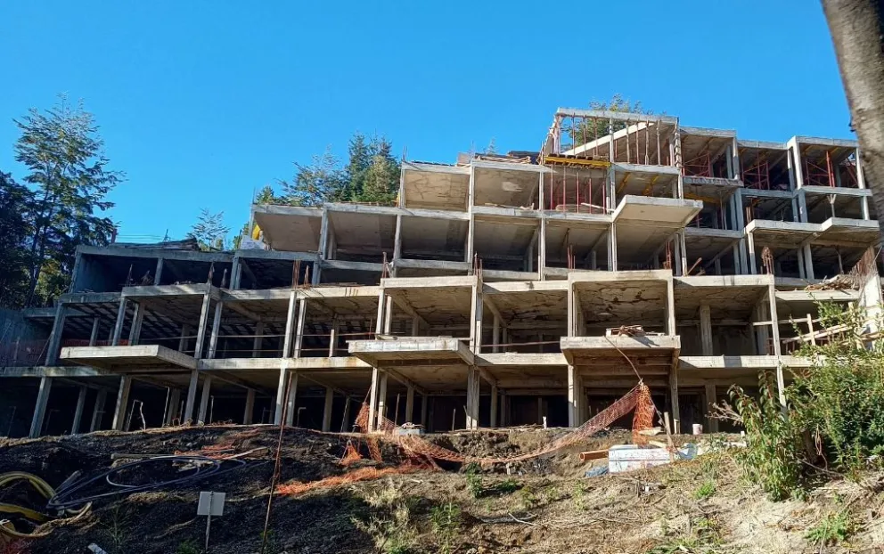 ¡Setenta balcones y ninguna flor!