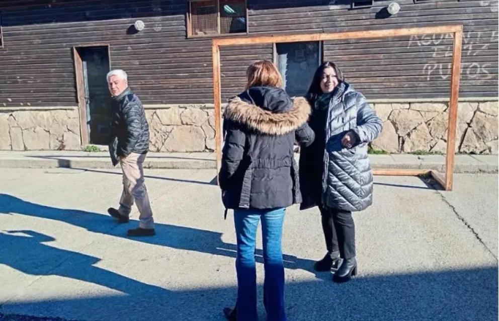 La ministra de Educación, Soledad Martínez, recorrió escuelas en la localidad