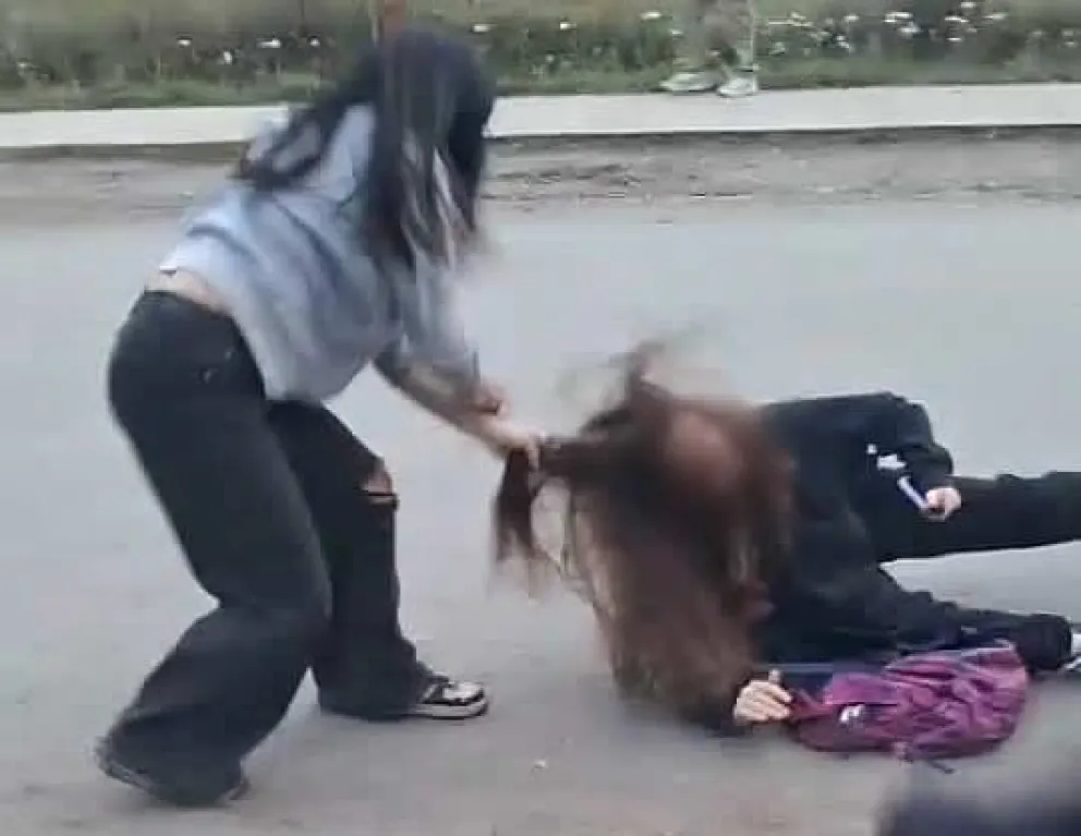 Habló la madre de la adolescente agredida a la salida del CPEM: "al parecer, no les gustaba cómo mi hija las miraba”