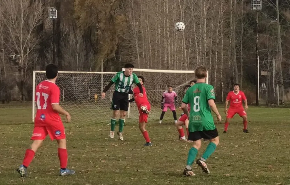 Las Piedritas se trajo un empate ante Lacar y  manitiene sus chances de clasificación