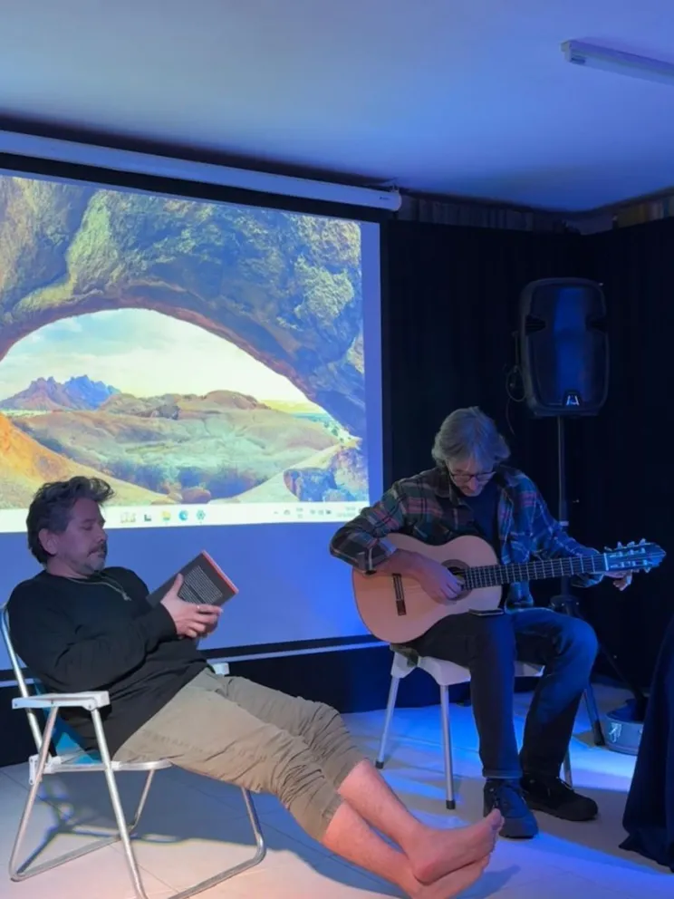 Diego Rodríguez Reis presentó su nuevo libro acompañado por referentes literarios y musicales