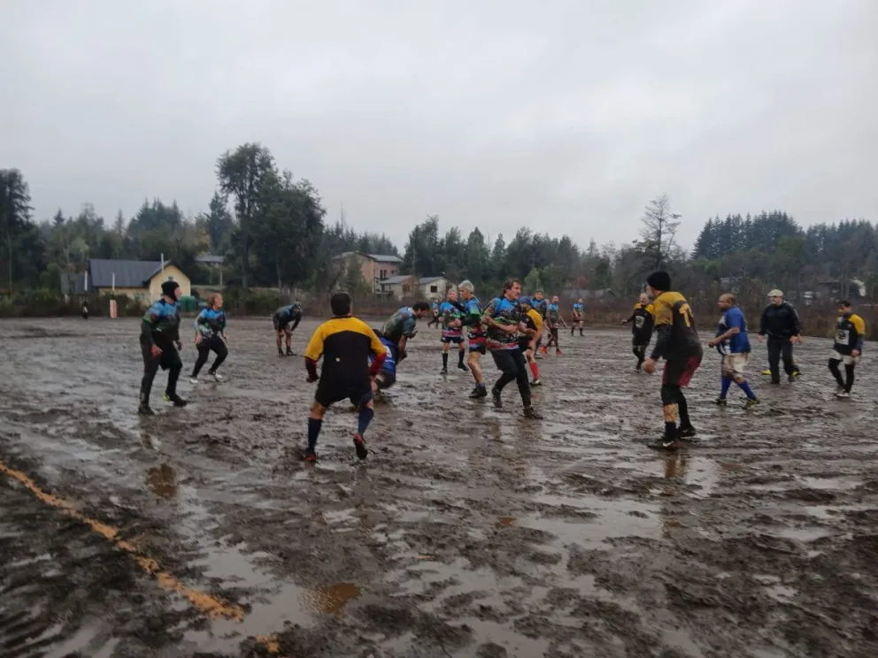 La lluvia no impidió el encuentro de veteranos del rugby en homenaje a Hosco Andolfi