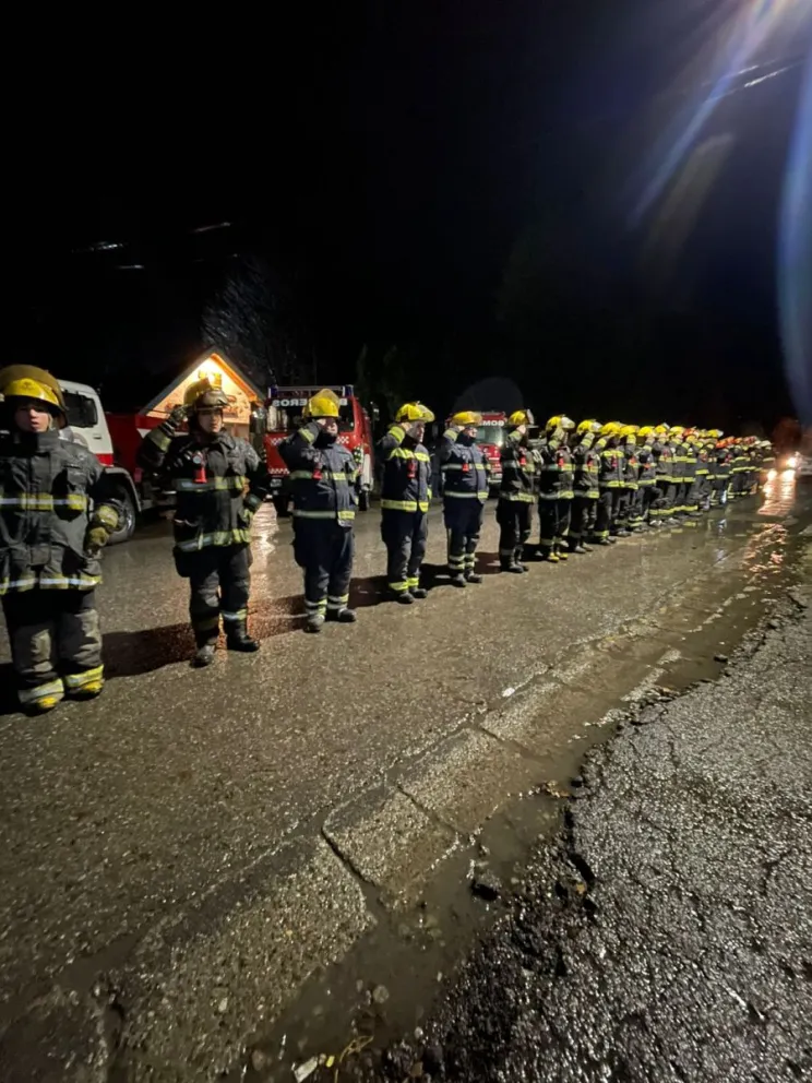 “Dispuestos a dejar todo”: emotivo reconocimiento a los bomberos locales