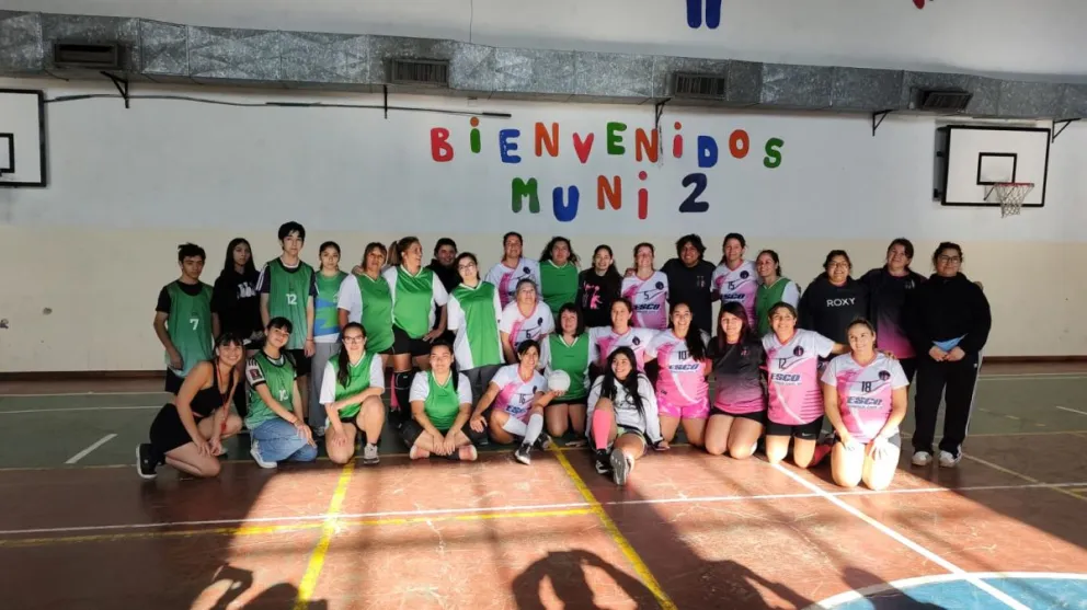 La escuela "Peñun Hue" de cestoball vivió diferentes encuentros en la región