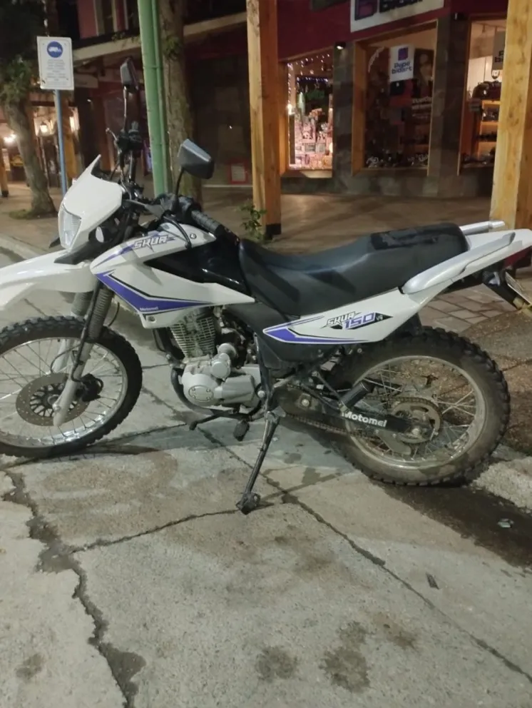Robaron una moto en Pascotto, y todo quedó grabado por las cámaras de seguridad