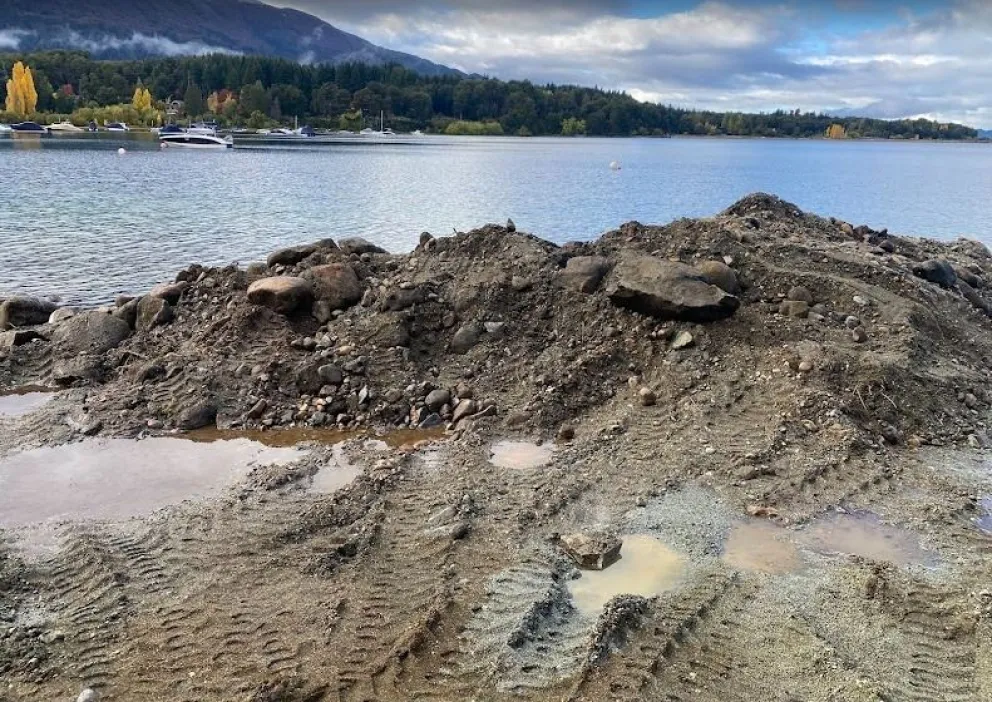 CUMELÉN: Multaron a un vecino que construyó un muro de 30 metros en la playa publica 