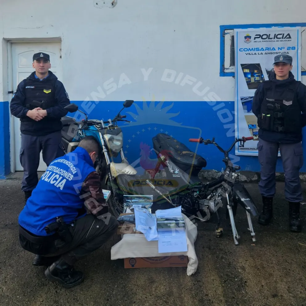 Policía realizó tres allanamientos: se secuestraron drogas, armas y motos robadas