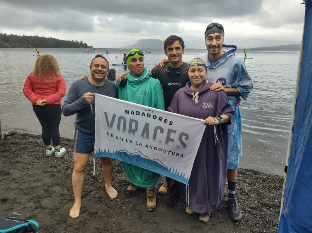 Gran presentación de Voraces en la fecha de natacion en aguas frías del Lago Rupanco Chile