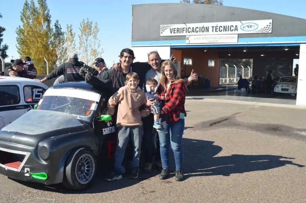 Santiago Martínez, el piloto angosturense que persigue su sueño en el automovilismo neuquino