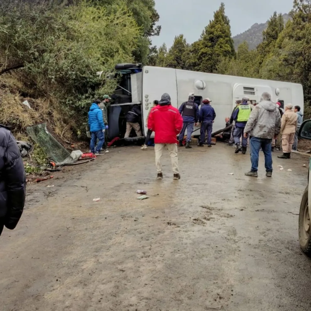 Vuelco en Villa Traful: una mujer fue amputada y hay 22 heridos derivados