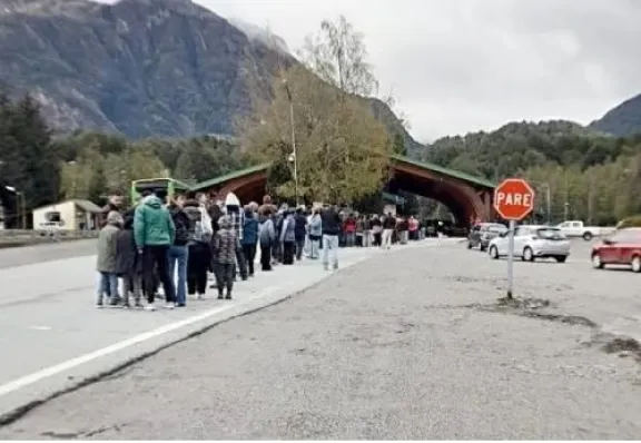 Paso a Chile: intentó "colarse" en la larga fila de vehículos y hubo tensión en alta montaña