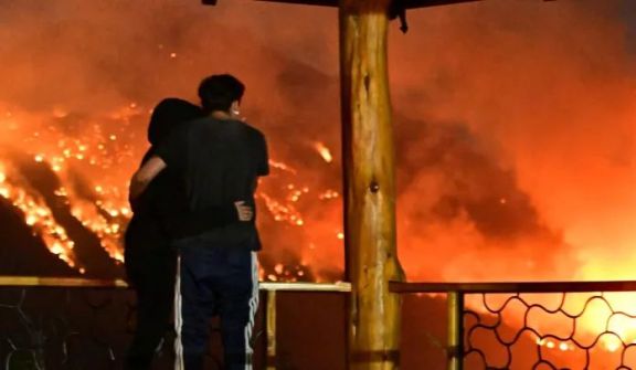 Imágernes del incendio forestal de Puerto Patriada que obligó a evacuar a 3.000 personas 