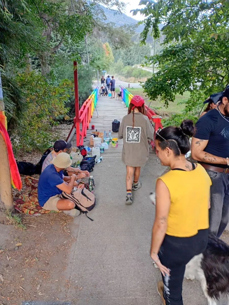 En el Día de la Visibilidad Lésbica, pintaron en puente del Arroyo ...